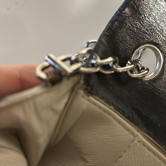 AUTHENTIC VINTAGE CHANEL BLACK LAMBSKIN SINGLE SILVER CHAIN FLAP BAG - Picture 7 of 10